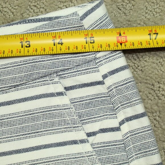 Khakis By Gap The 3” Inseam Short Blue White Chino Shorts, Size 4 - Picture 5 of 5